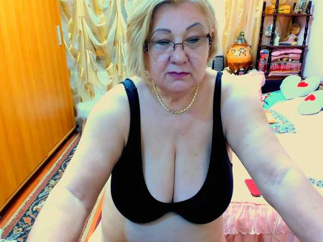 kony55c1a64fe live cam on BongaCams