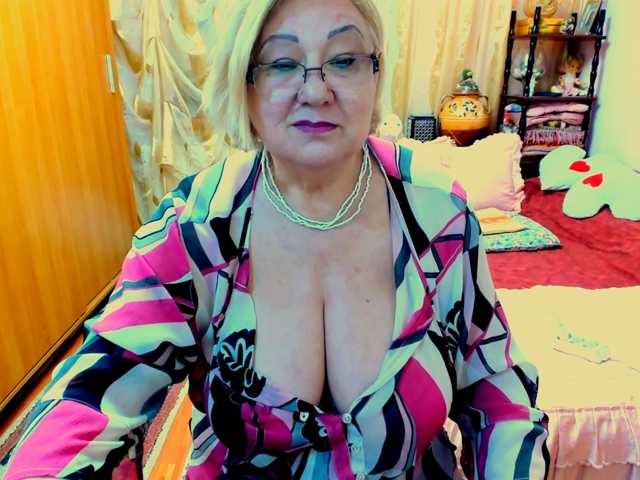 le modèle SeductiveMilf est en webcam porno dans un show sur le site bongacams, il possède les tags suivants: White/Caucasian,Blonde,Hairy