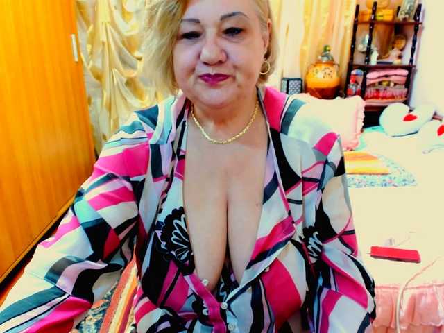 kony55c1a64fe live cam on BongaCams