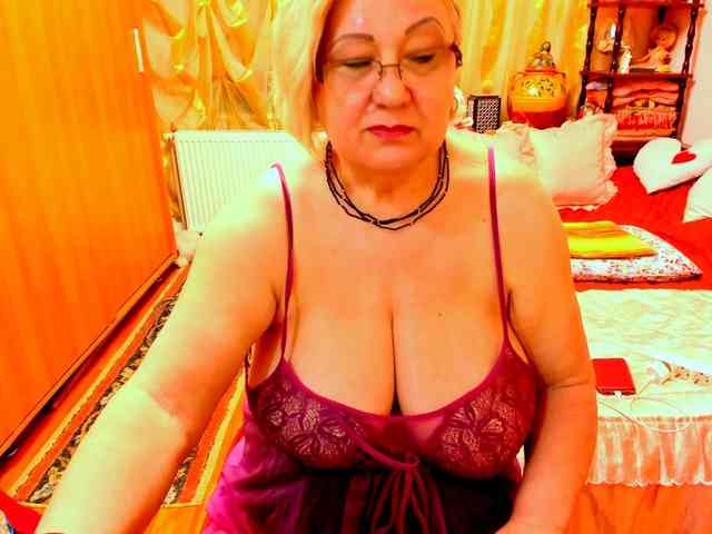 SeductiveMilf webcam