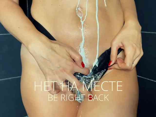 M-A-D-O-N-N-A webcam