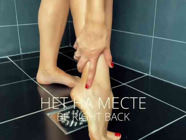 M-A-D-O-N-N-A webcam