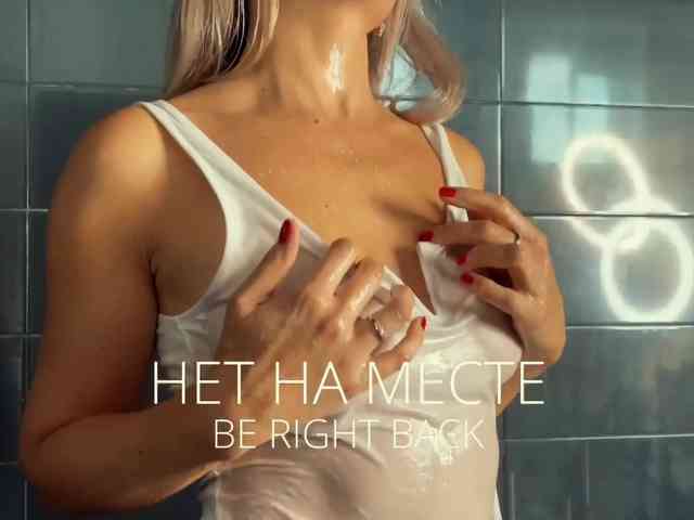 M-A-D-O-N-N-A webcam