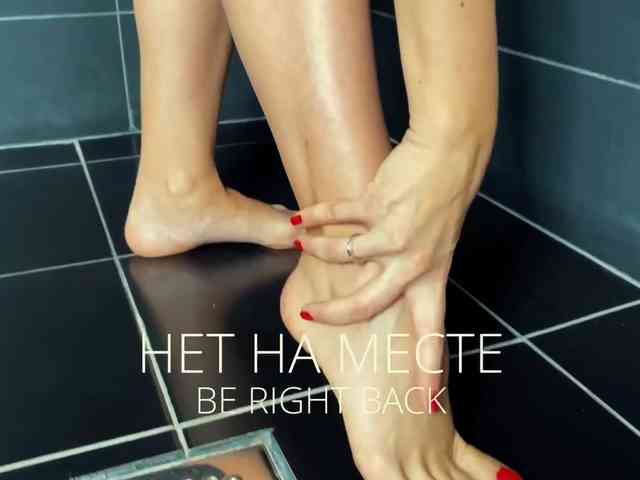 M-A-D-O-N-N-A webcam