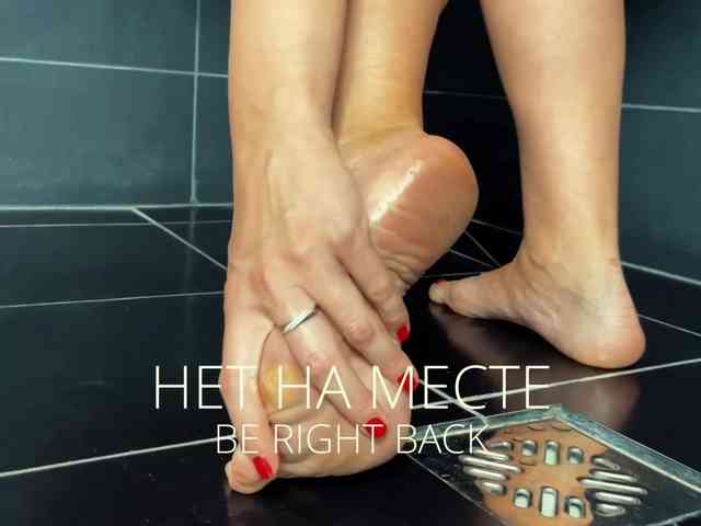 M-A-D-O-N-N-A webcam