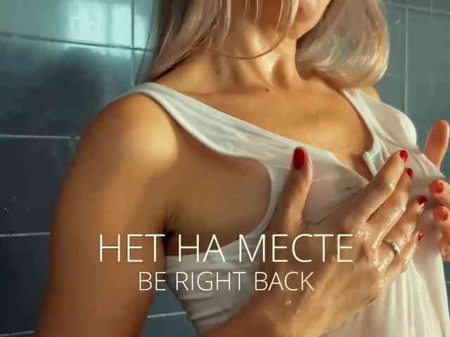 M-A-D-O-N-N-A webcam