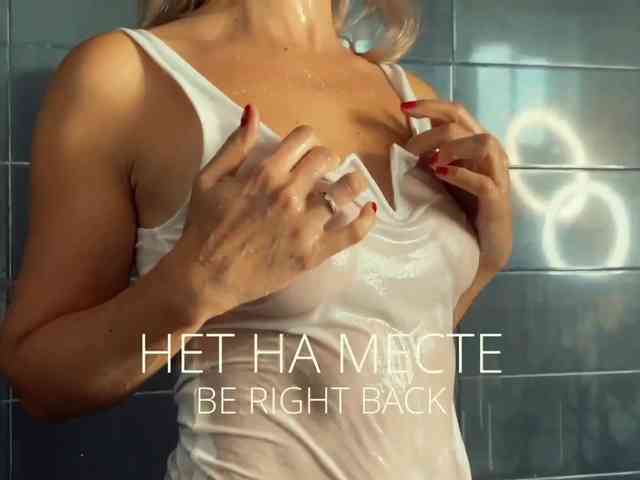 M-A-D-O-N-N-A webcam