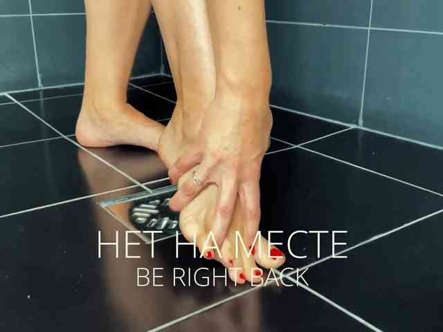 M-A-D-O-N-N-A webcam