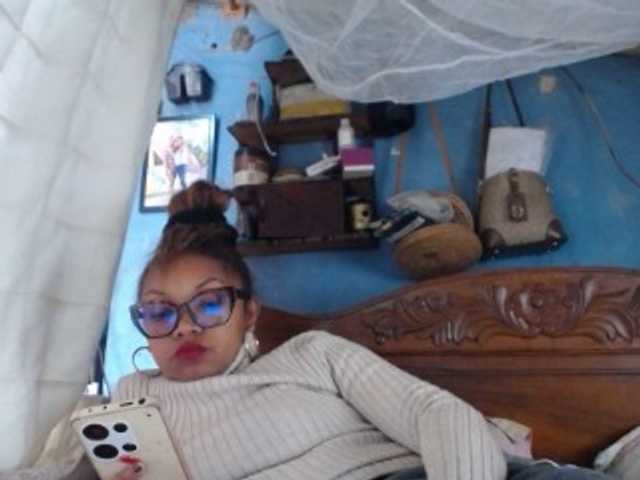 pretty-ass live cam on BongaCams