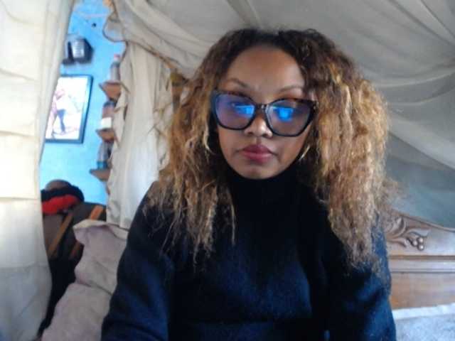 pretty-ass live cam on BongaCams