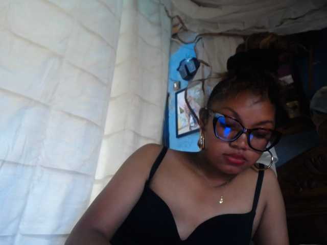 pretty-ass live cam on BongaCams