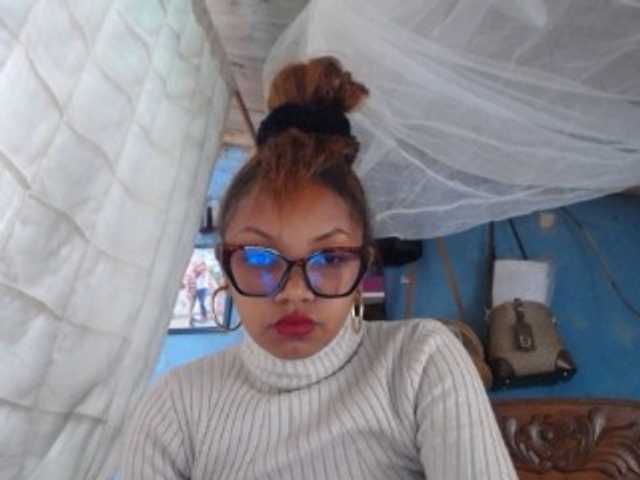 pretty-ass live cam on BongaCams