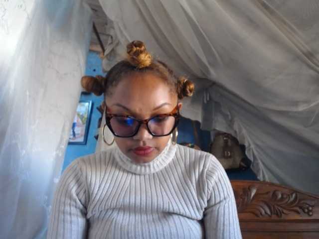 pretty-ass live cam on BongaCams