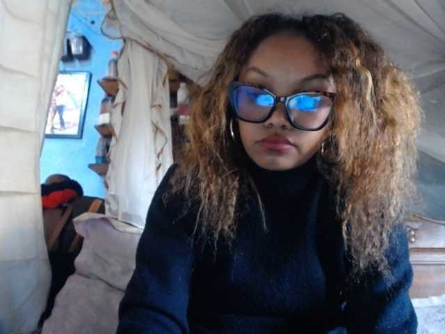 pretty-ass live cam on BongaCams