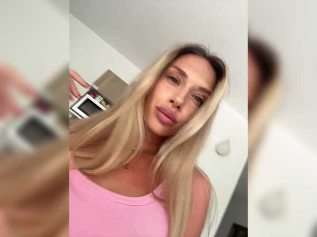 merrybaby's BongaCams show and profile