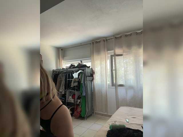 merrybaby's BongaCams show and profile