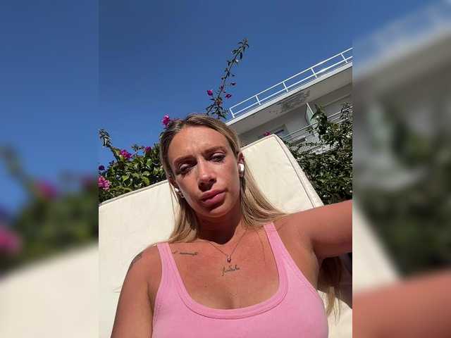 merrybaby's BongaCams show and profile