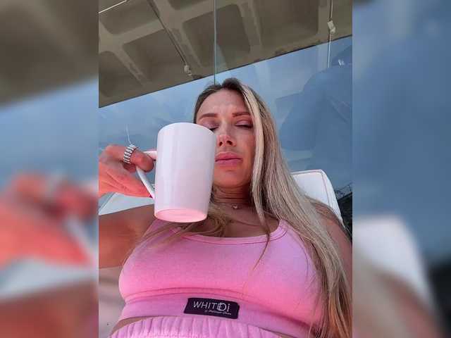 merrybaby's BongaCams show and profile