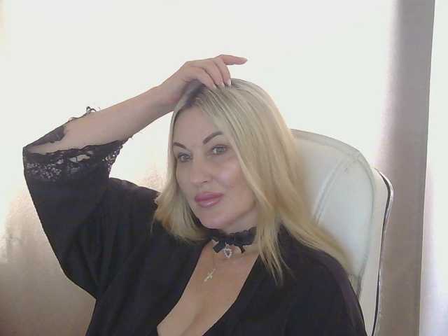 TANMZYA live webcam show
