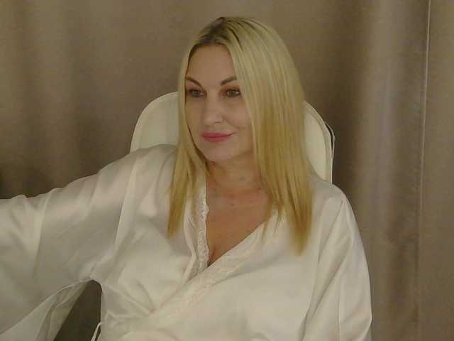 TANMZYA live cam on BongaCams