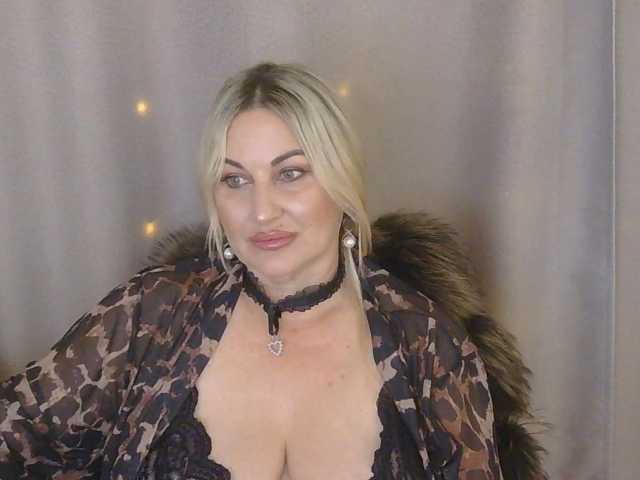 TANMZYA live cam on BongaCams