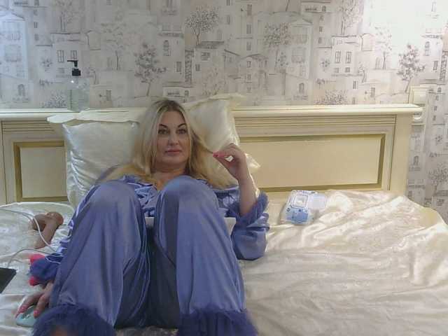 TANMZYA, live now on BongaCams