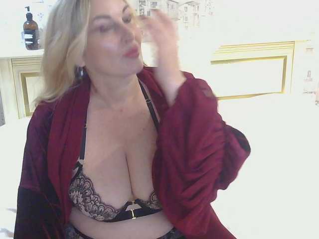 TANMZYA live cam on BongaCams