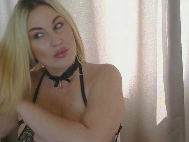 TANMZYA live cam on BongaCams