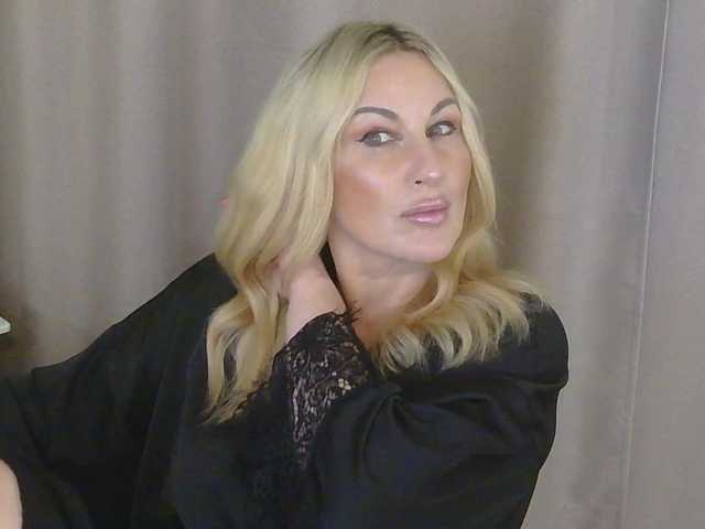 le modèle Khalissi est en webcam porno dans un show sur le site bongacams, il possède les tags suivants: White/Caucasian,Blonde,Shaved