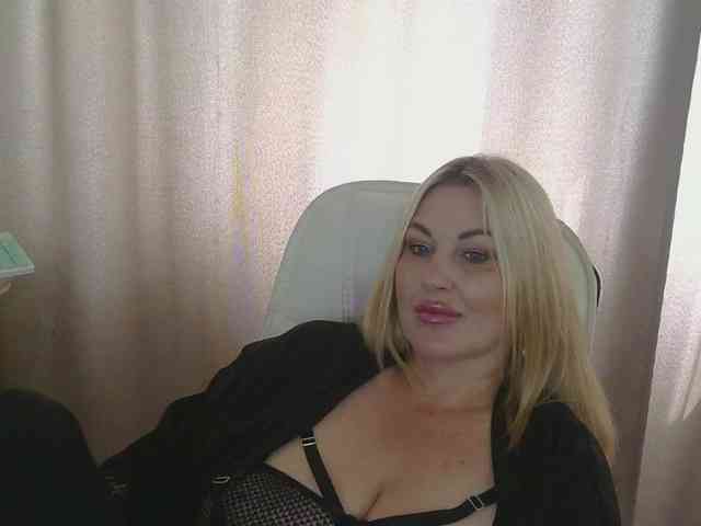TANMZYA Live Webcam on BongaCams
