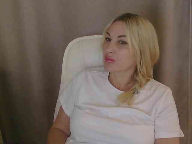 TANMZYA Live Webcam on BongaCams
