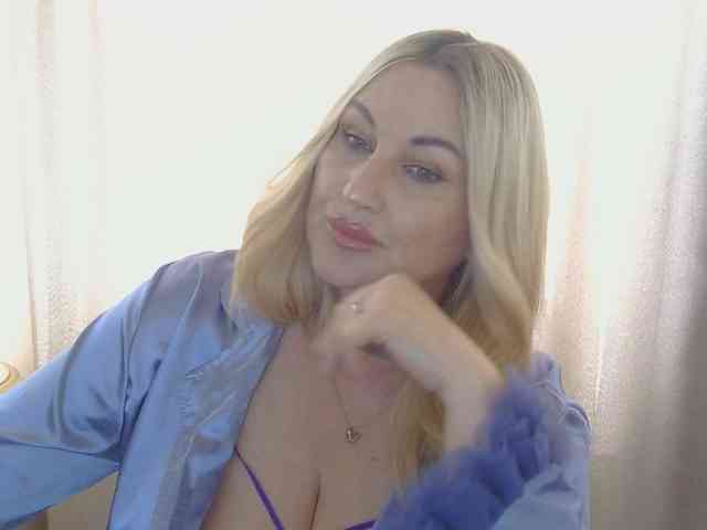 TANMZYA Live Webcam on BongaCams