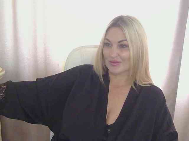 TANMZYA Live Webcam on BongaCams