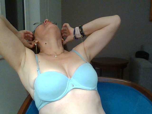 JuanitaWouti's BongaCams show and profile