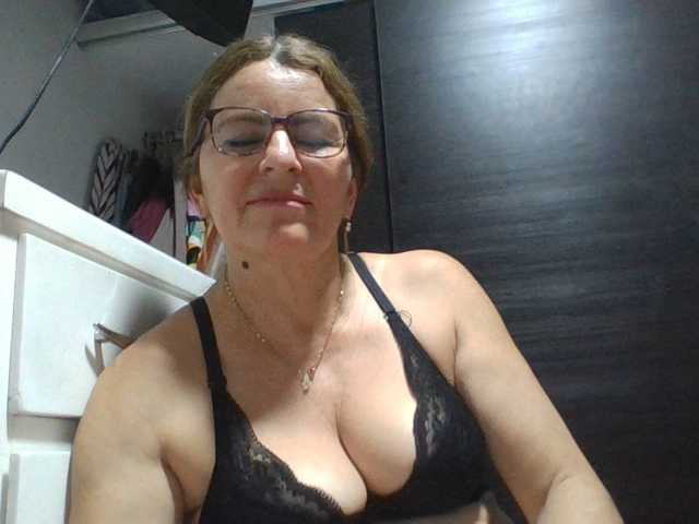 JuanitaWouti's BongaCams show and profile