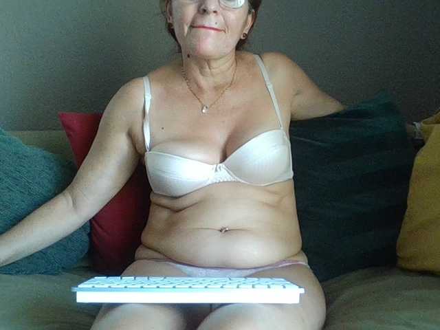 JuanitaWouti live cam on BongaCams