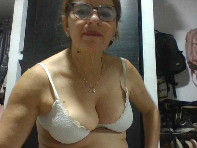 JuanitaWouti live cam preview