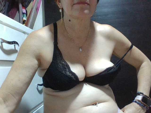 JuanitaWouti's BongaCams show and profile