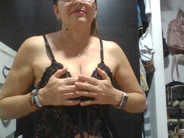 JuanitaWouti live cam preview
