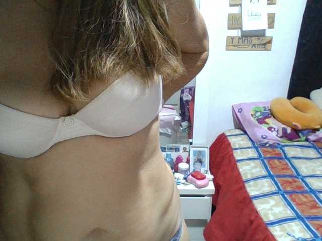 JuanitaWouti live cam on BongaCams