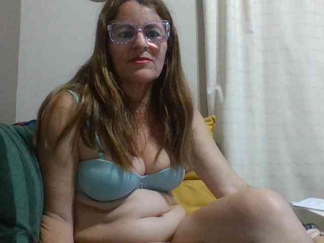 JuanitaWouti webcam