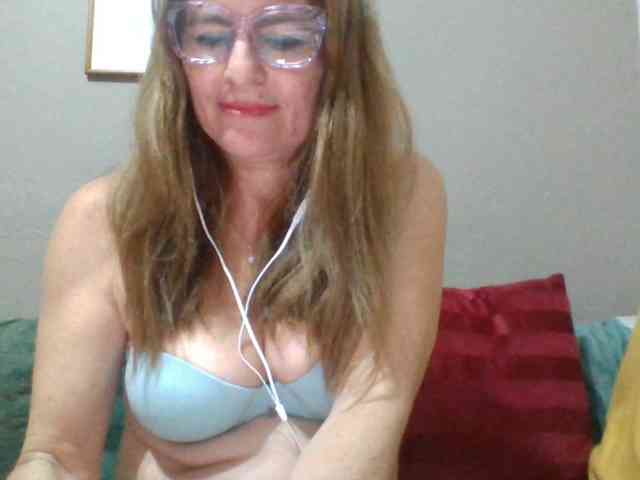 JuanitaWouti webcam