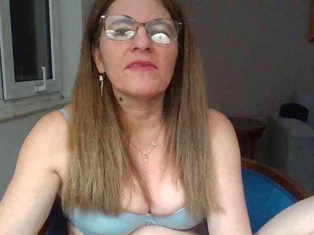 JuanitaWouti webcam