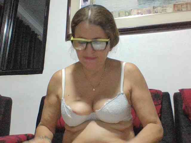 JuanitaWouti webcam