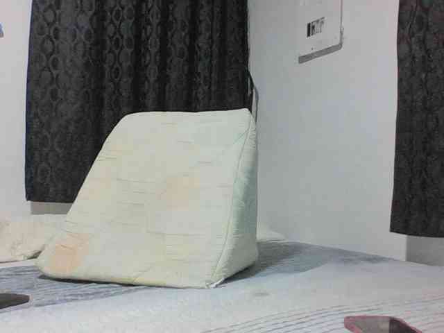 JuanitaWouti webcam