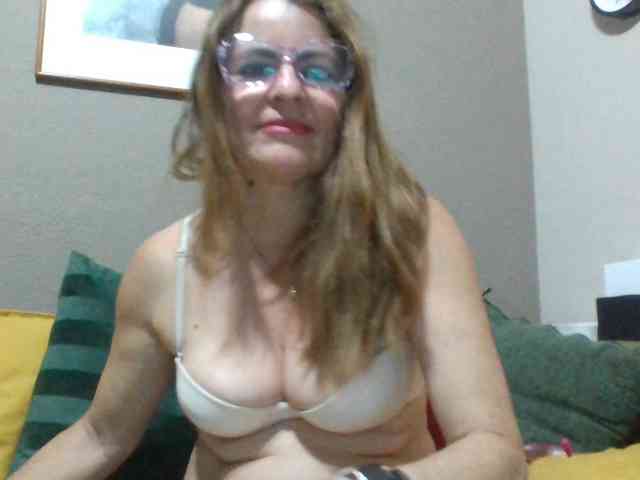JuanitaWouti webcam