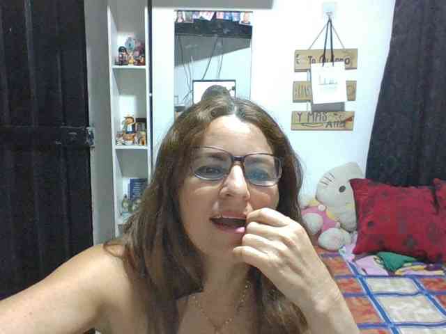 JuanitaWouti webcam
