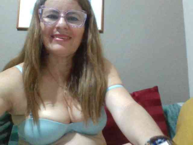 JuanitaWouti webcam