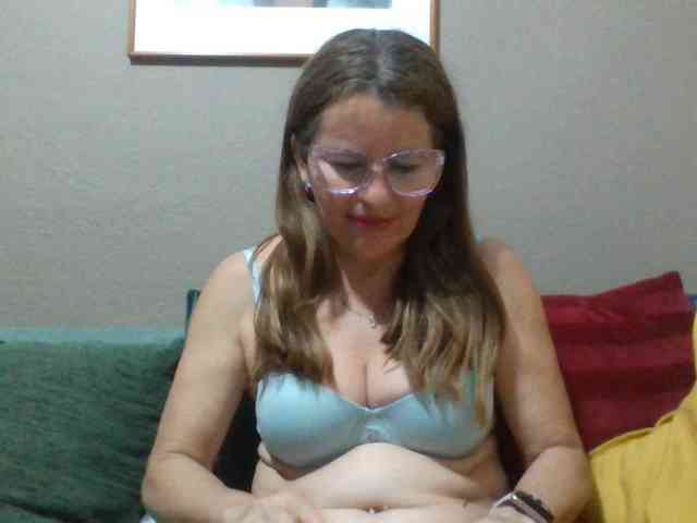 JuanitaWouti webcam