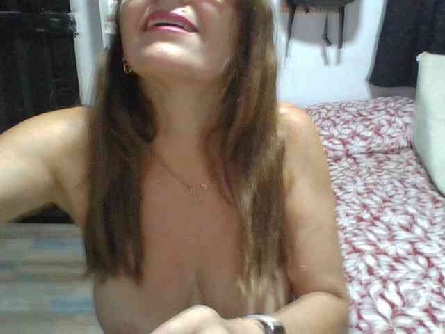 JuanitaWouti webcam